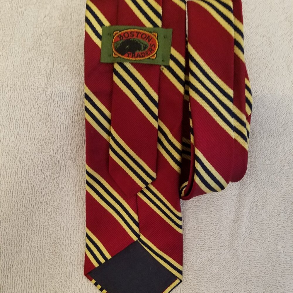BOSTON TRADERS 100% SILK TIE-BURGUNDY & GOLD STRIPES-MADE IN USA